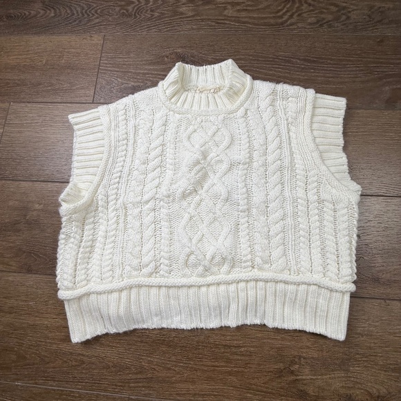 Marled Cream Cropped Sweater Vest Textured Size M Warm Fall Winter - Picture 1 of 9